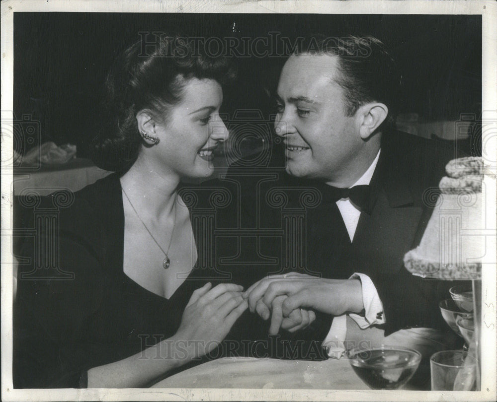 1942 Press Photo Irish Actress Maureen O&#39;Hara &amp; Will Price Newlywed Couple - Historic Images