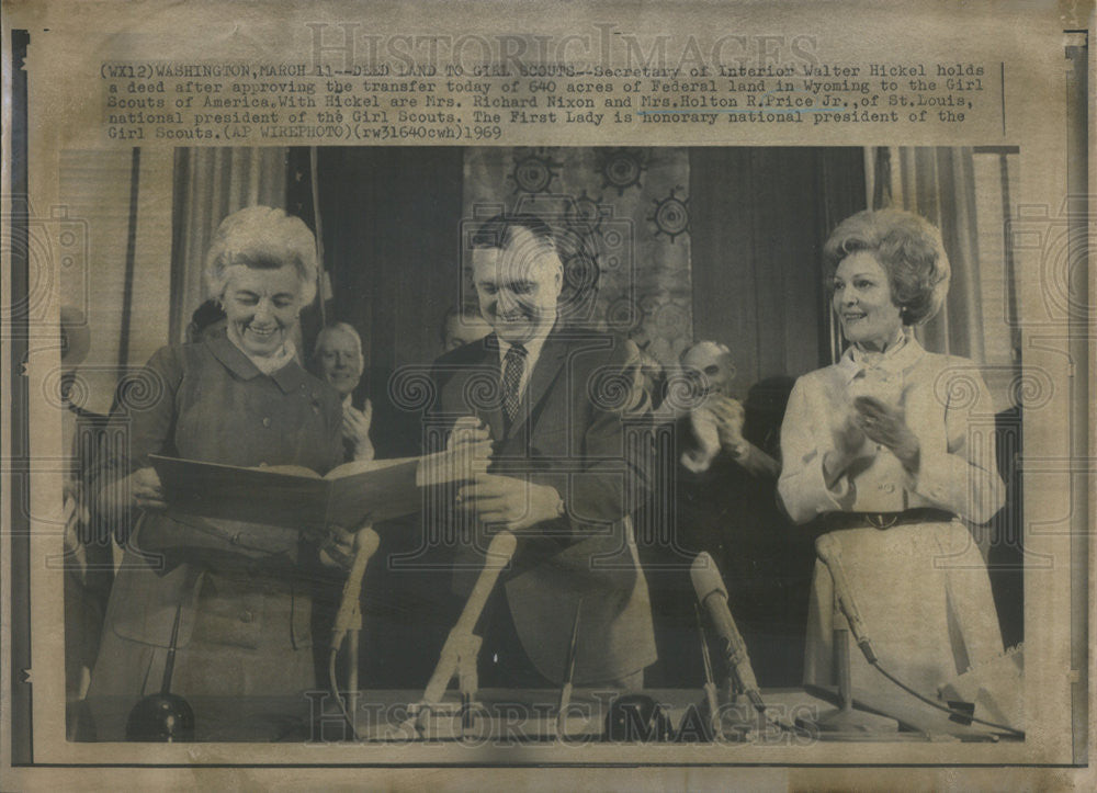 1969 Press Photo Secretary Interior Walter Hickel Pat Nixon Mrs. Holton Price - Historic Images