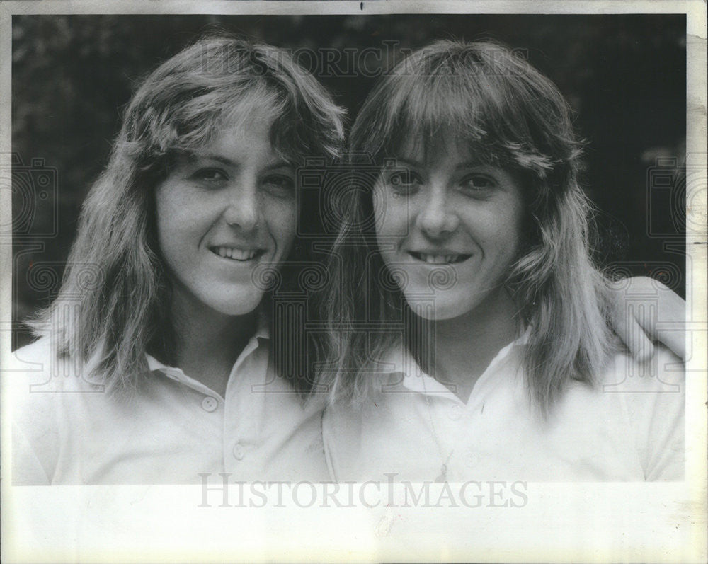 1984 Press Photo Triathletes Twins Sylviane Patricia Puntous - Historic Images