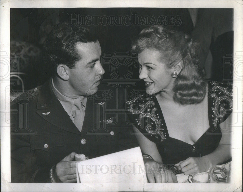 1944 Press Photo Actress Martha O'Driscoll & Husband Capt. Douglas Hamilton - Historic Images