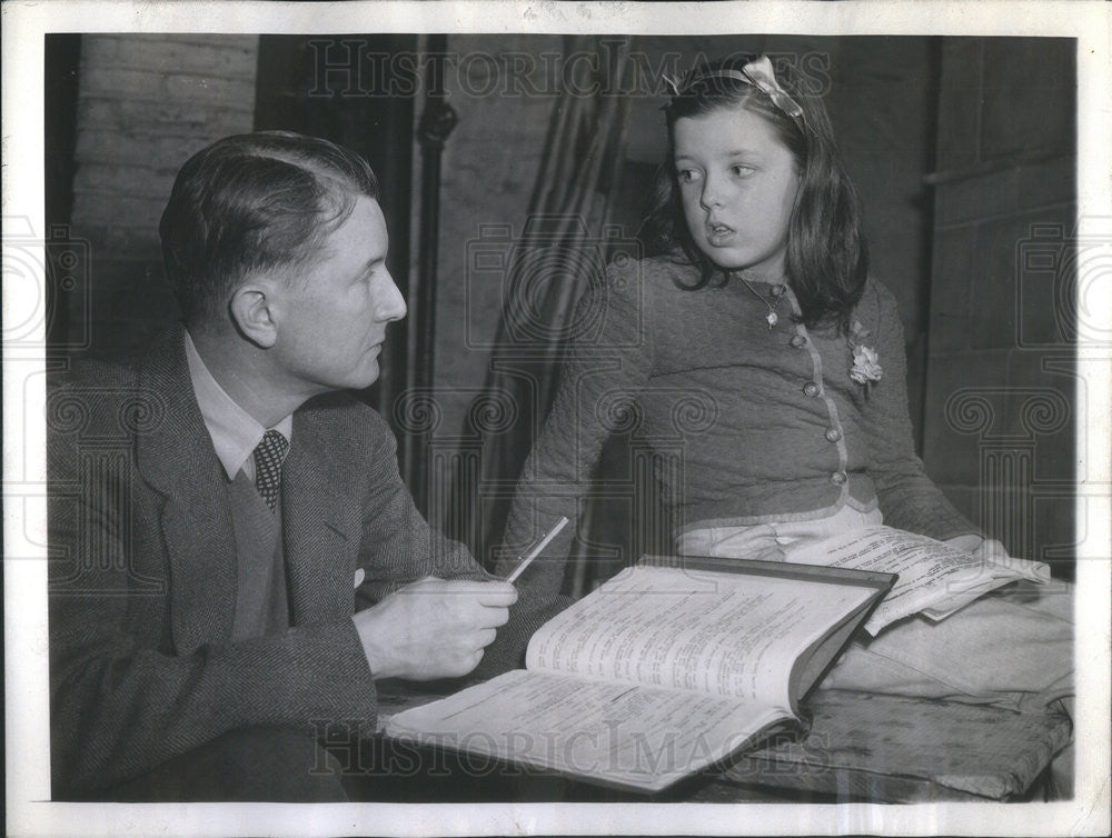 1943 Press Photo Actress Nancy Nugent With Her Actor Father Elliot Nugent - Historic Images