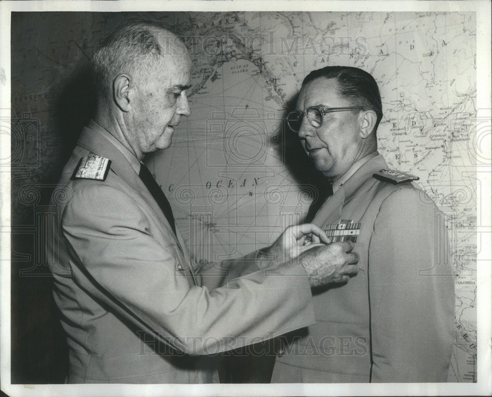 1954 Press Photo Rear Admiral Clarence E. Olsen &amp; Admiral Felix B. Stump - Historic Images