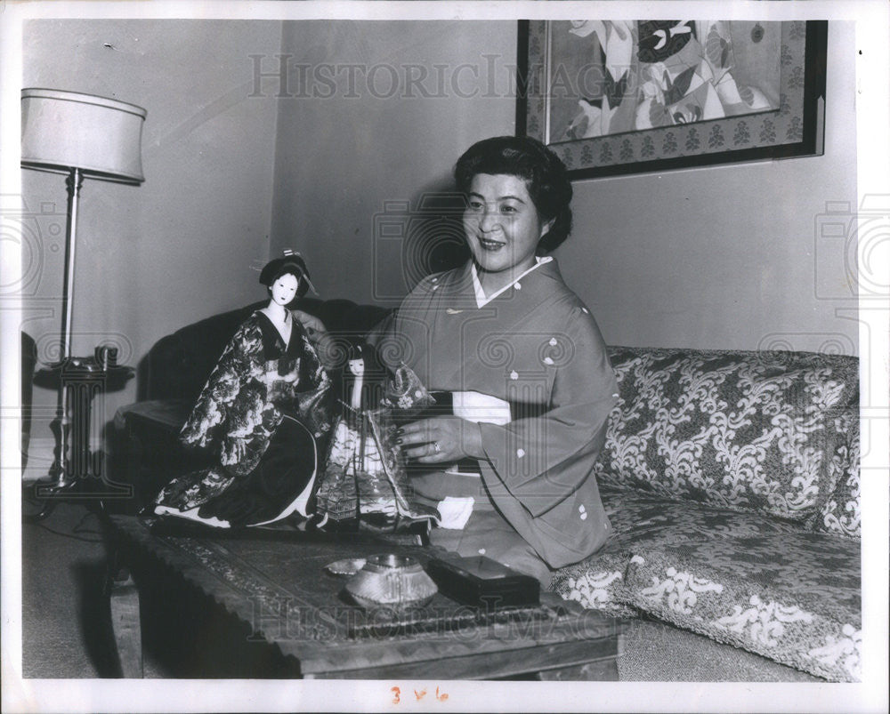 1961 Press Photo Mrs Takeo Ozawa wife of Japanese Prime Minister - Historic Images