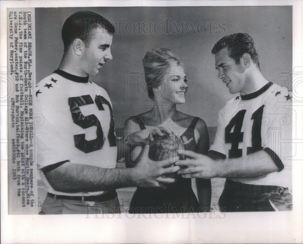 1963 Press Photo Miss USA Marite Ozers with U of Maryland football players - Historic Images