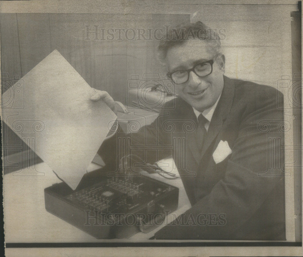 1968 Press Photo Stanford Ovshinsky American Inventor Scientist - Historic Images