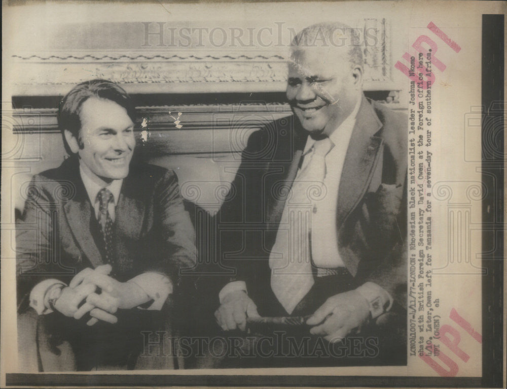 1977 Press Photo Black Nationalist Joshua Nkomo &amp; Foreign Secretary David Owen - Historic Images