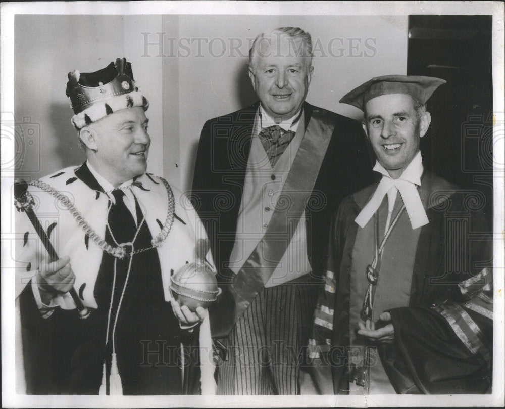 1955 Press Photo Actor Reginald Owen Vanishing Island George Fraser Ivan Mensies - Historic Images