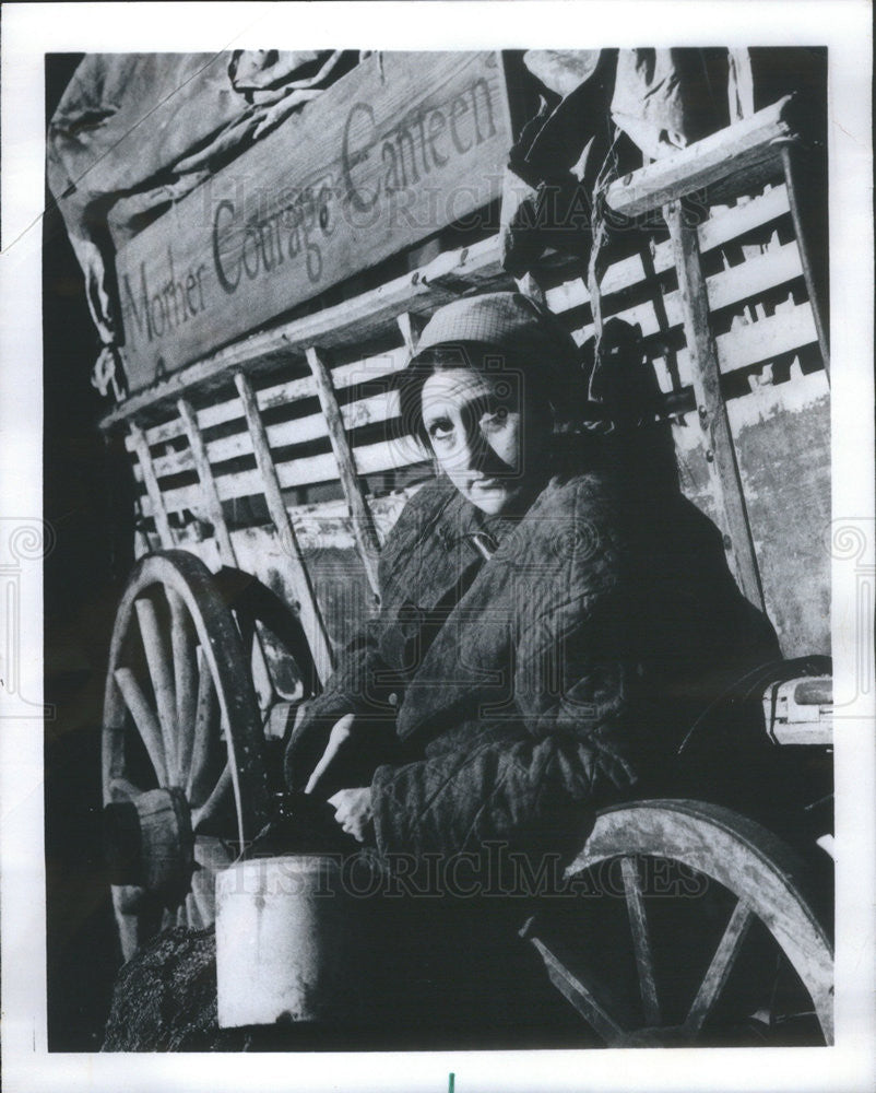 1977 Press Photo Mary Lou Rosato Actress Mother Courage Play - Historic Images