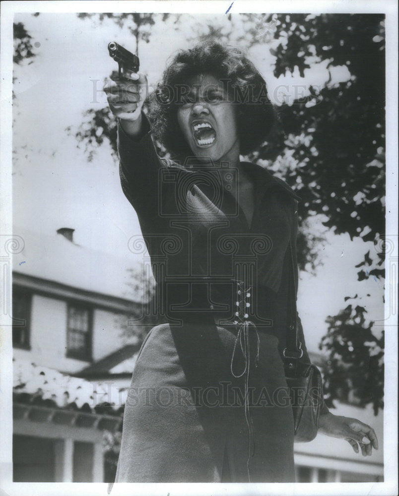 1971 Press Photo Sandra Reed, &quot;The Bus is Coming&quot; - Historic Images