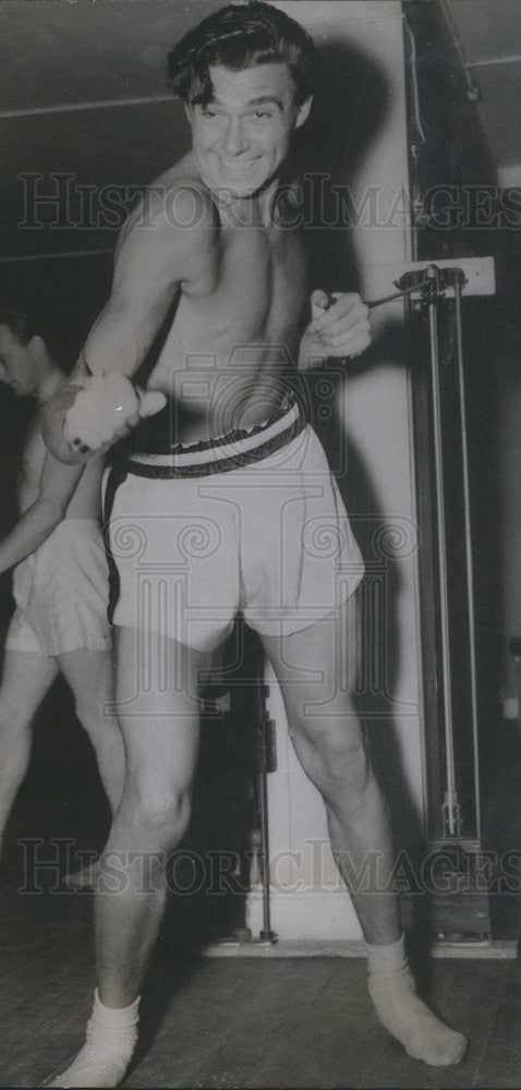 1947 Press Photo Maxwell Reed, British Star - Historic Images