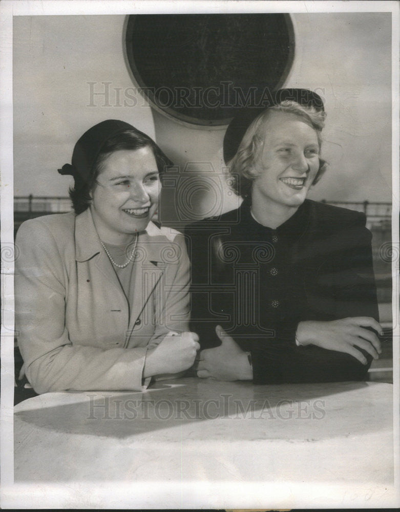 1980 Press Photo Ann Vail and Mrs. James - Historic Images