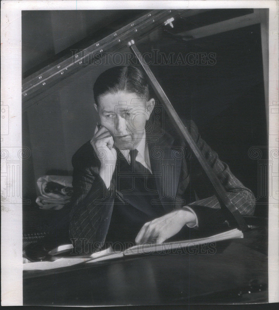 1947 Press Photo LeRoy Robertson Ex-Utah Coland Checks Acore - Historic Images