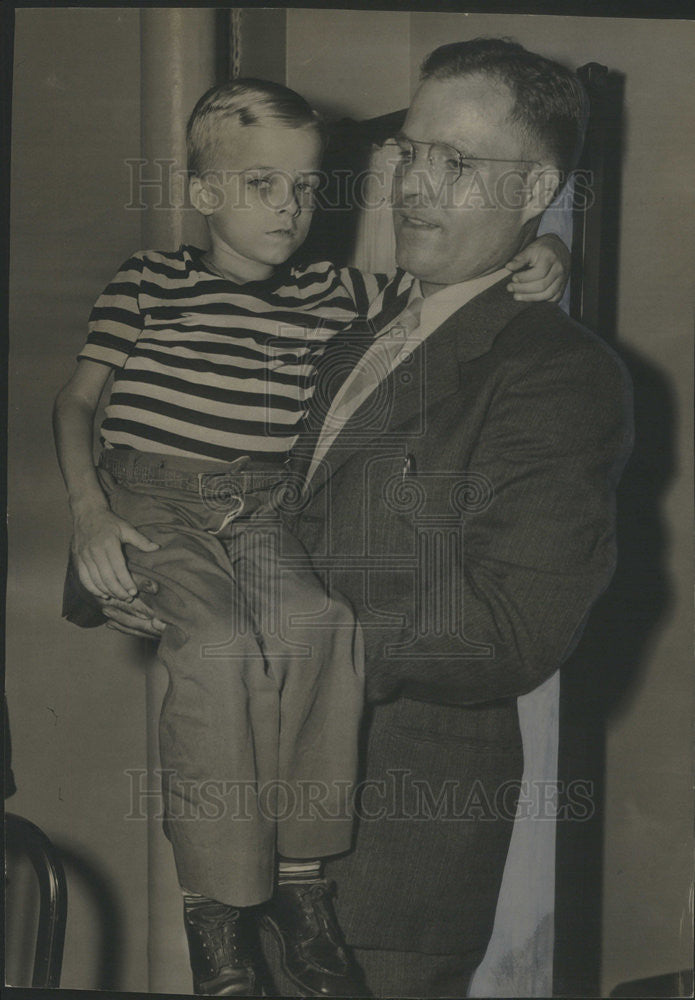 1943 Press Photo Dickie Laswell 6 Years Old Boy Carried from Train - Historic Images