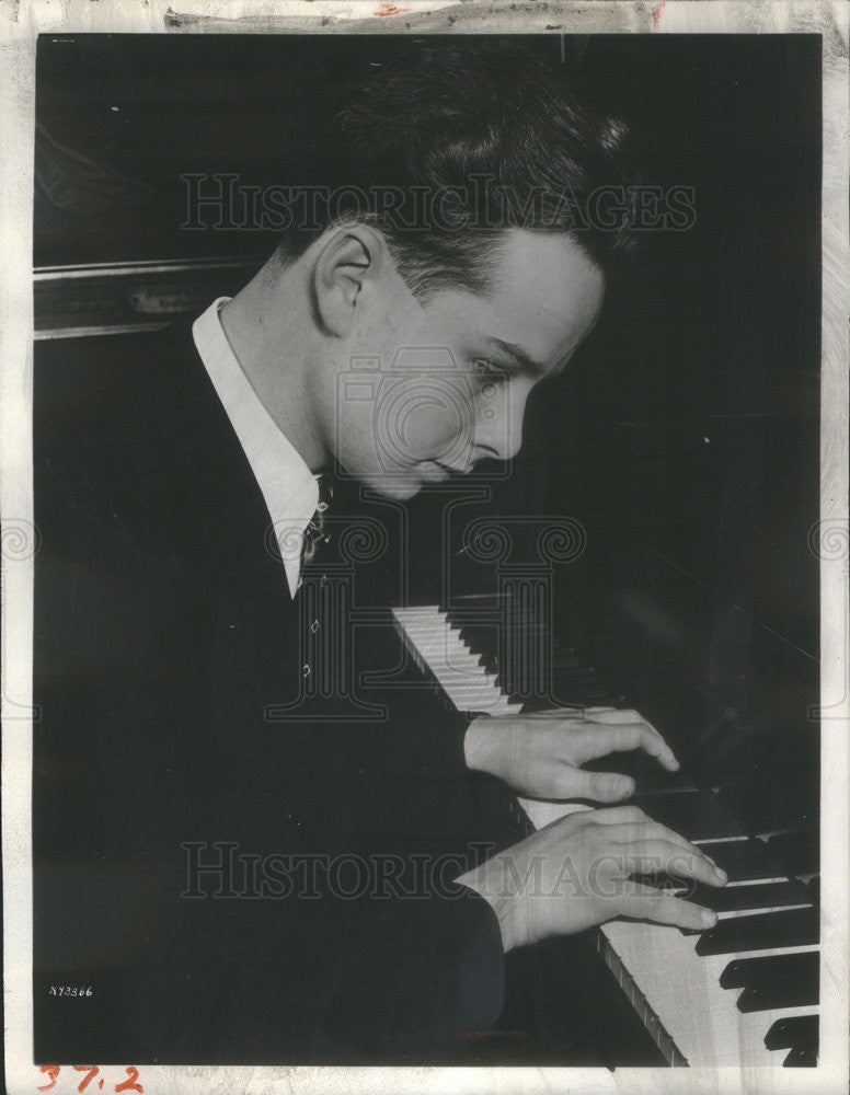 1983 Press Photo Ervin Laszlo Pianist - Historic Images