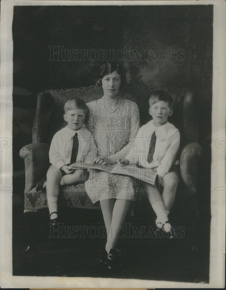 1927 Press Photo Princess Mary, the Viscount Lascelles, with the Hon. George - Historic Images