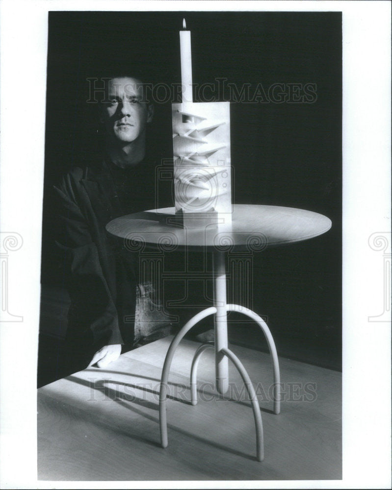 1994 Press Photo Designer Lawrence Laske With Seguaro Table &amp; Candlestick - Historic Images