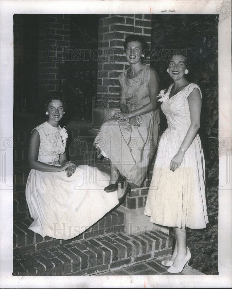 1955 Press Photo Cristine Lasater - Historic Images