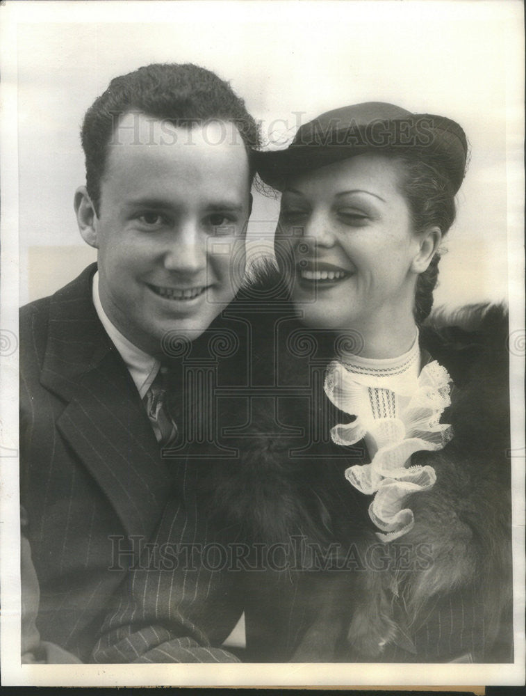 Undated Press Photo Unidentified Couple - Historic Images