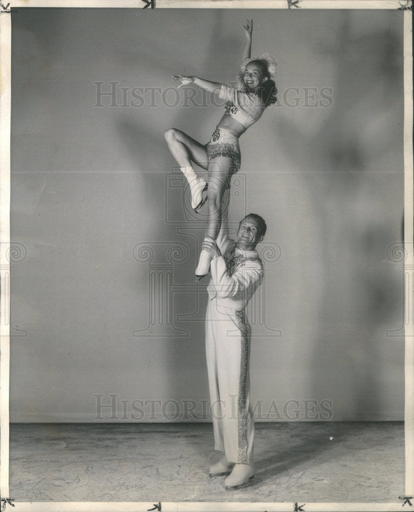 1949 Press Photo Narena &amp; Norris, one of the star attractions of the Ice Follies - Historic Images