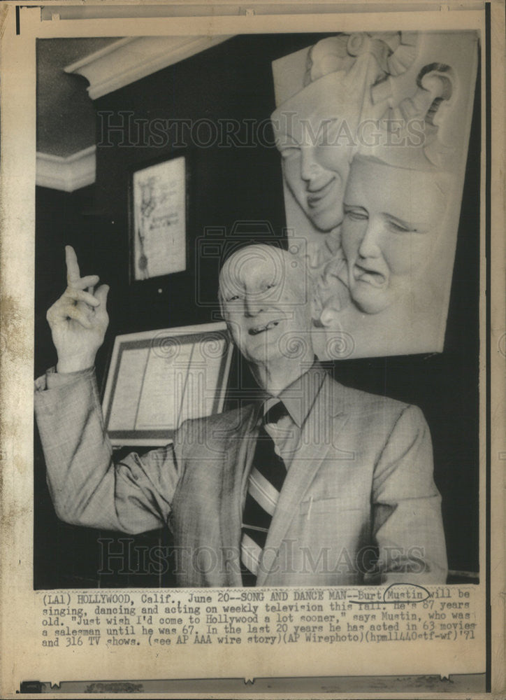 1971 Press Photo Burt Muntin will be Singing Dancing and Acting - Historic Images