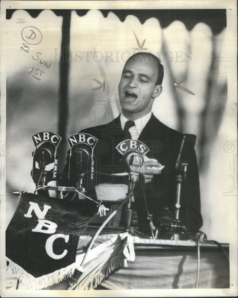 1937 Press Photo James Roosevelt addresses CYO rally in Loyola Stadium - Historic Images