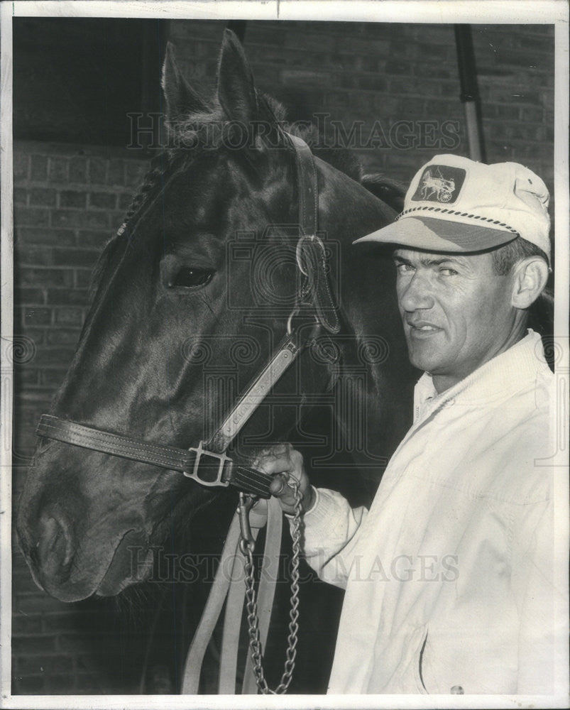 1969 Press Photo Driver Robert Williams Shows off His Pacer Choice - Historic Images