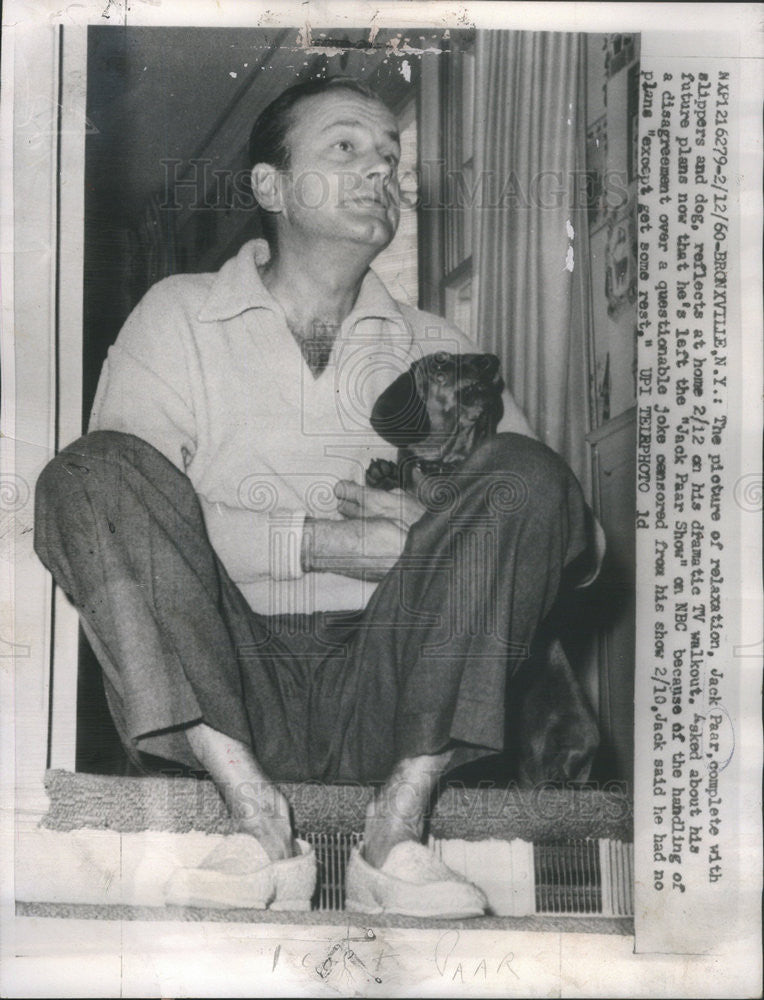 1960 Press Photo The Picture of Relaxation, jack Paar, Complete with Slippers - Historic Images