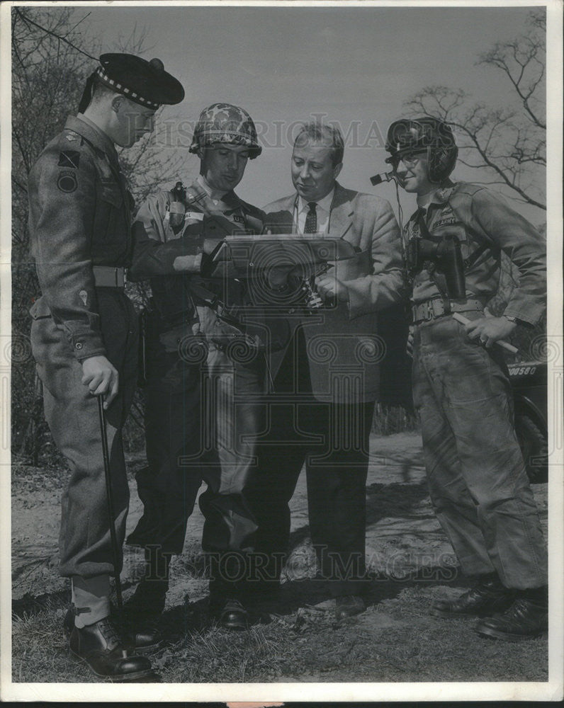 1963 Press Photo David Nichol, C.D.N. Foreign Correspondent - Historic Images