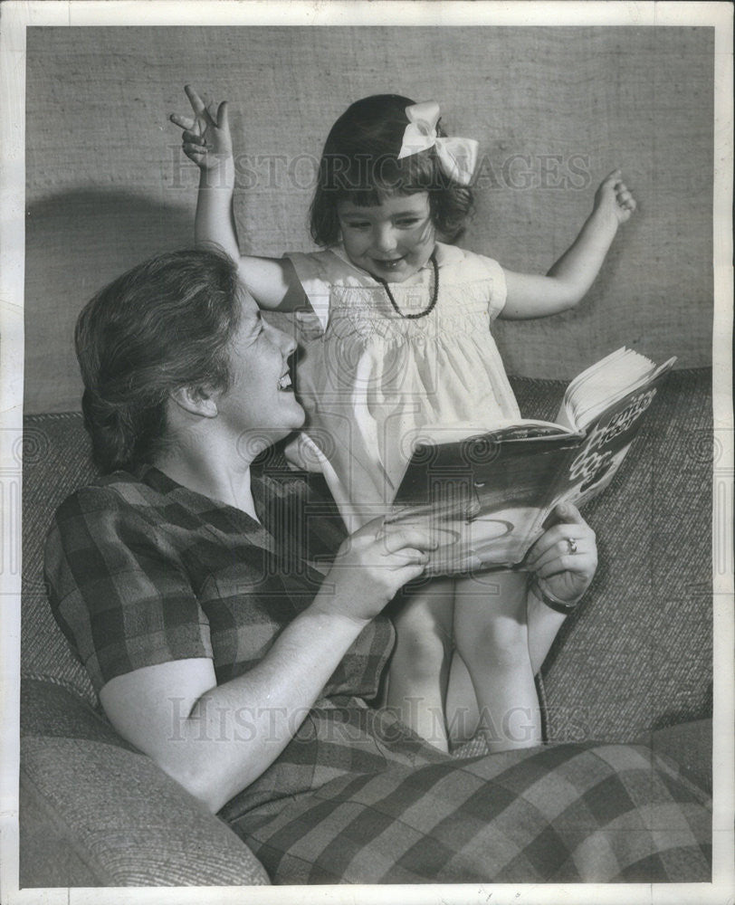 1947 Press Photo Mrs Maria Piers and daughter Peggy,Assoc for Family Living - Historic Images