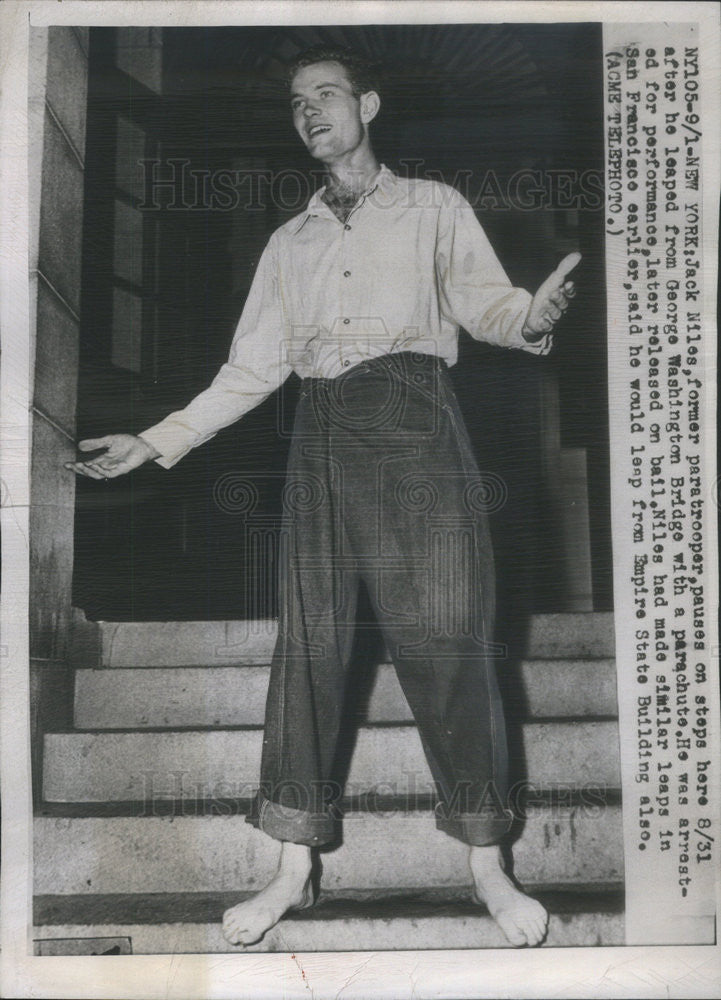 1949 Press Photo Robert Niles Exhibition Parachutist Stuntman - Historic Images