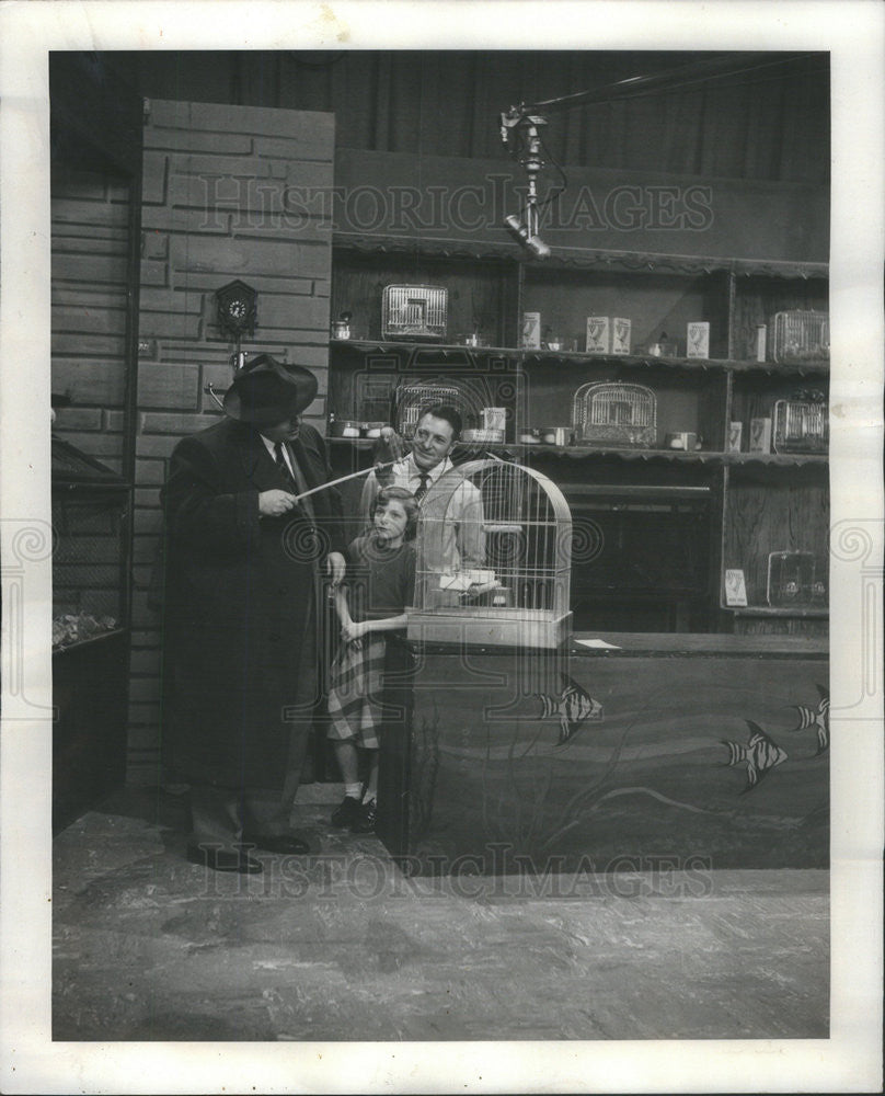 1953 Press Photo jerry Gordon and pet parrot,George and Paula Menard - Historic Images