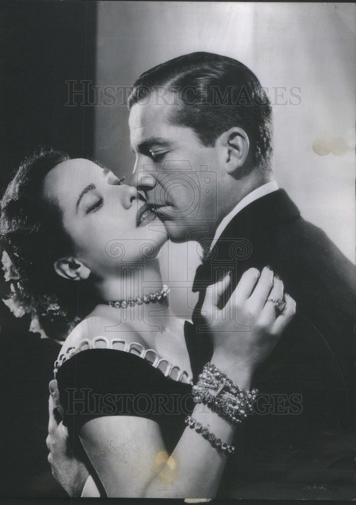 1947 Press Photo Merle Oberon and Dana Andereu,actors - Historic Images