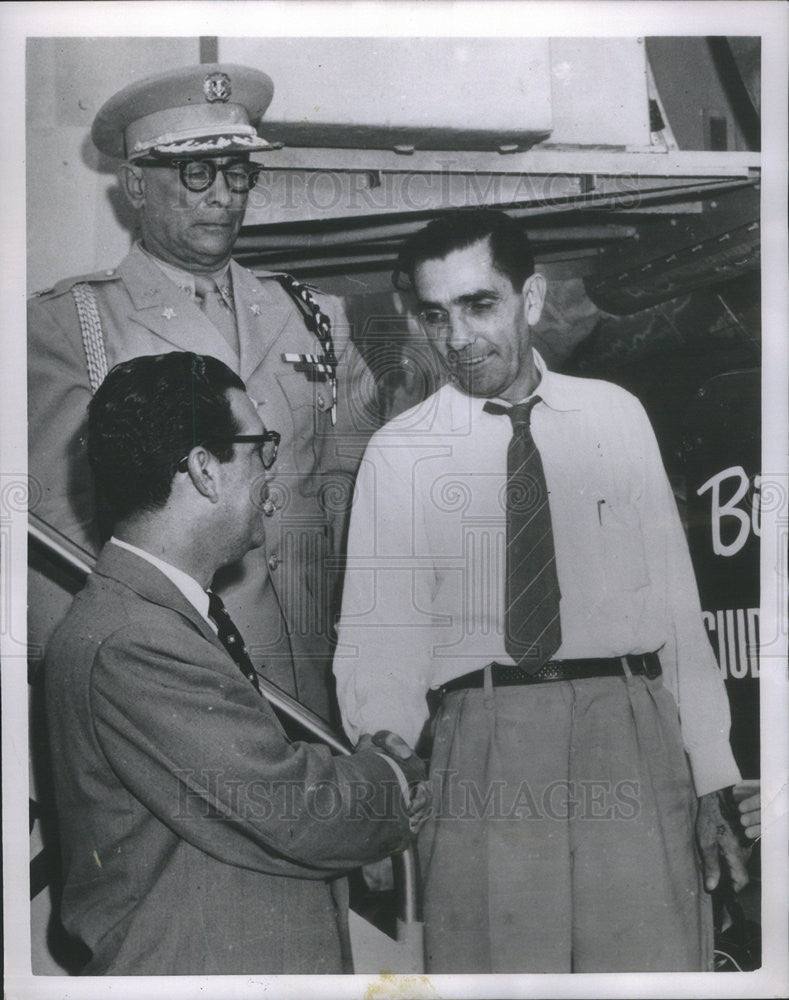 1953 Press Photo Michael O&#39;brien Tomas Bael diaz - Historic Images