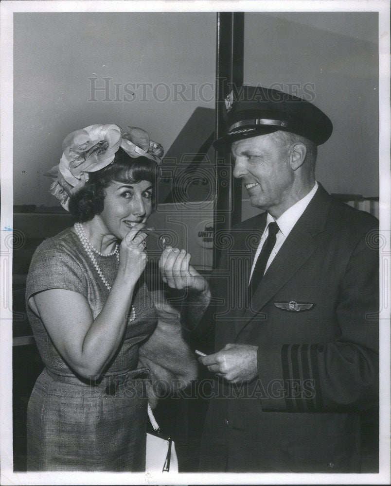 1964 Press Photo rosemany O&#39;brien humidor club - Historic Images