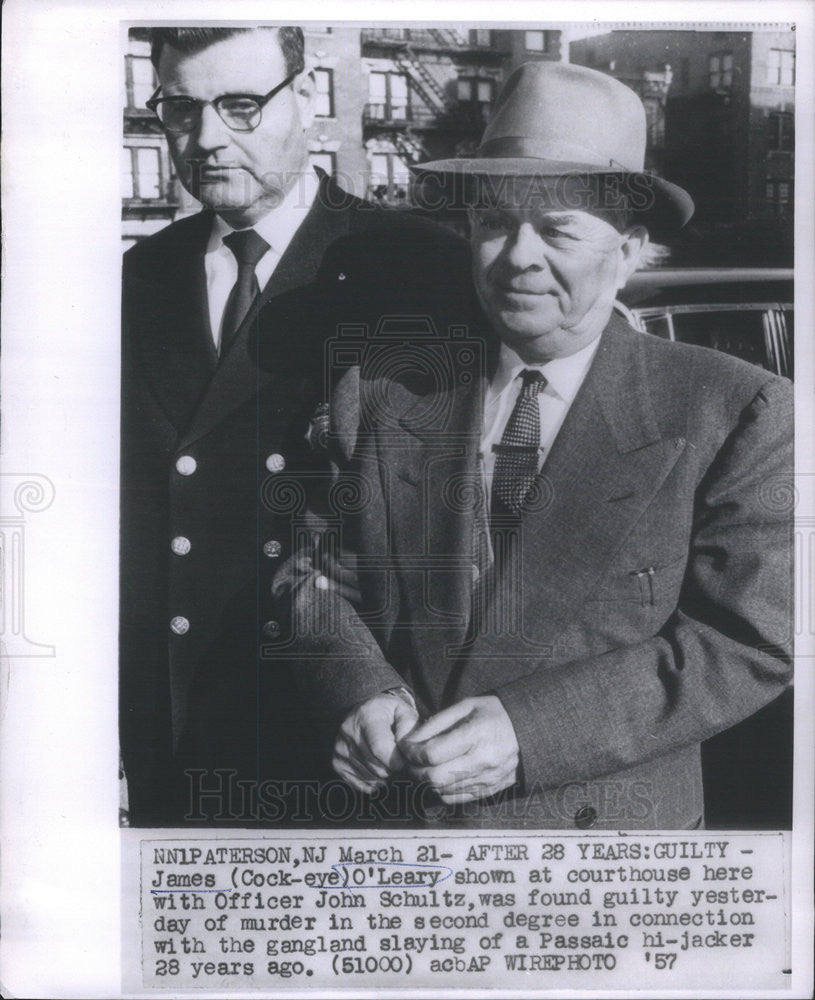 1957 Press Photo James (Cock-eye) O&#39;Leary Leaving the Courthouse in Hijacking - Historic Images