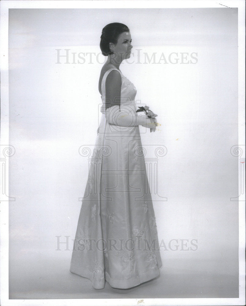 1967 Press Photo Carol Marie O&#39;Laughlin,debutante - Historic Images