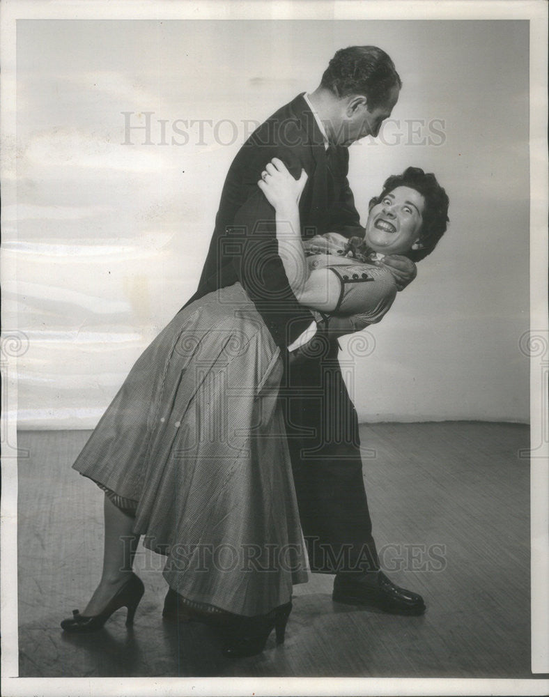 1954 Press Photo Comic Jules Munshin and Charlotte Rae - Historic Images