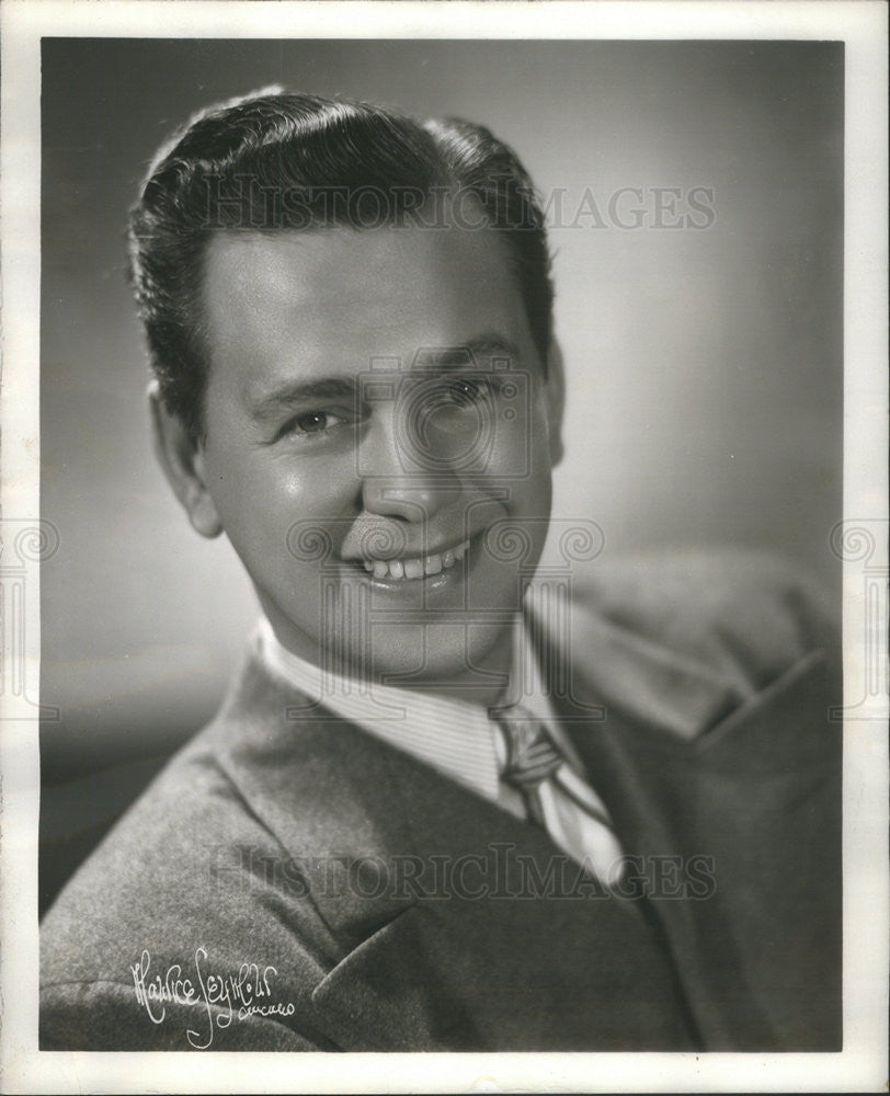 1945 Press Photo Earl Randall,singer - Historic Images