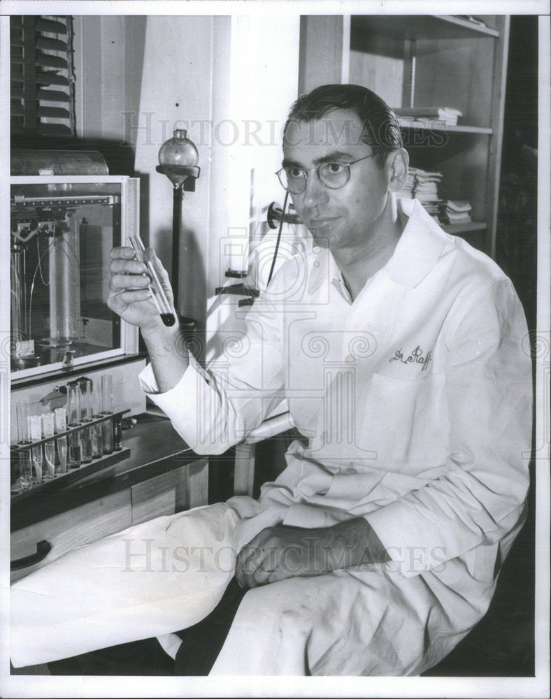 1952 Press Photo Oustav Rapp Doing Prenatal Tests To Determine Gender - Historic Images