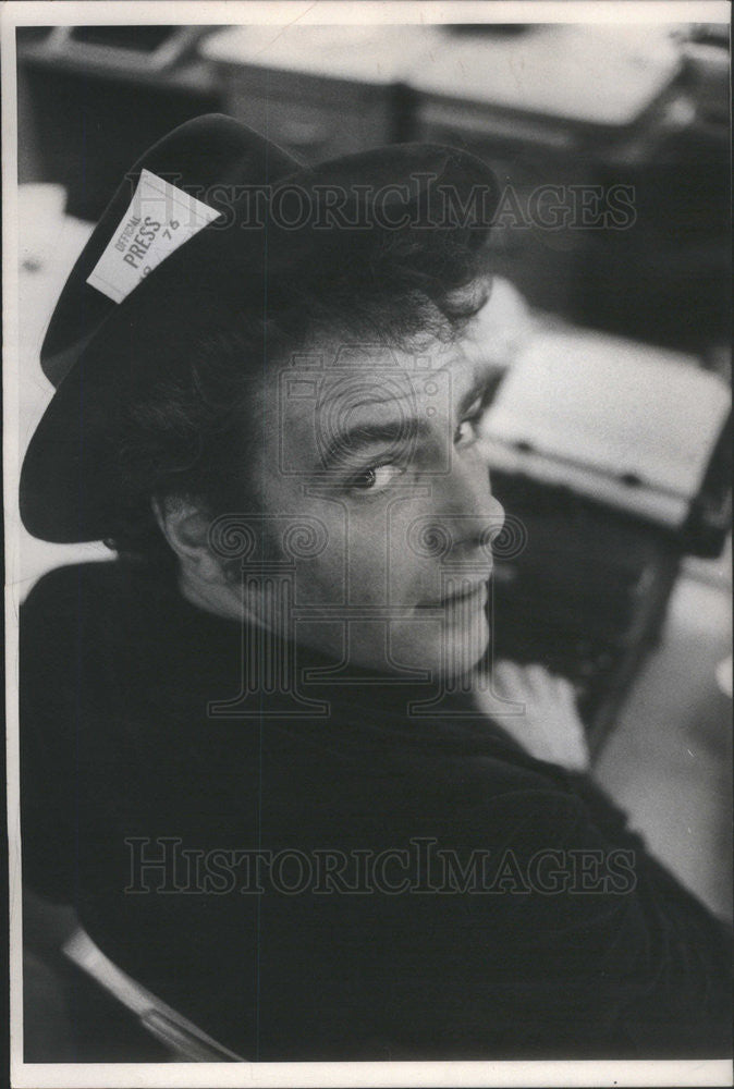 1976 Press Photo Jerry Rubin,writes for Bob Green&#39;s column - Historic Images