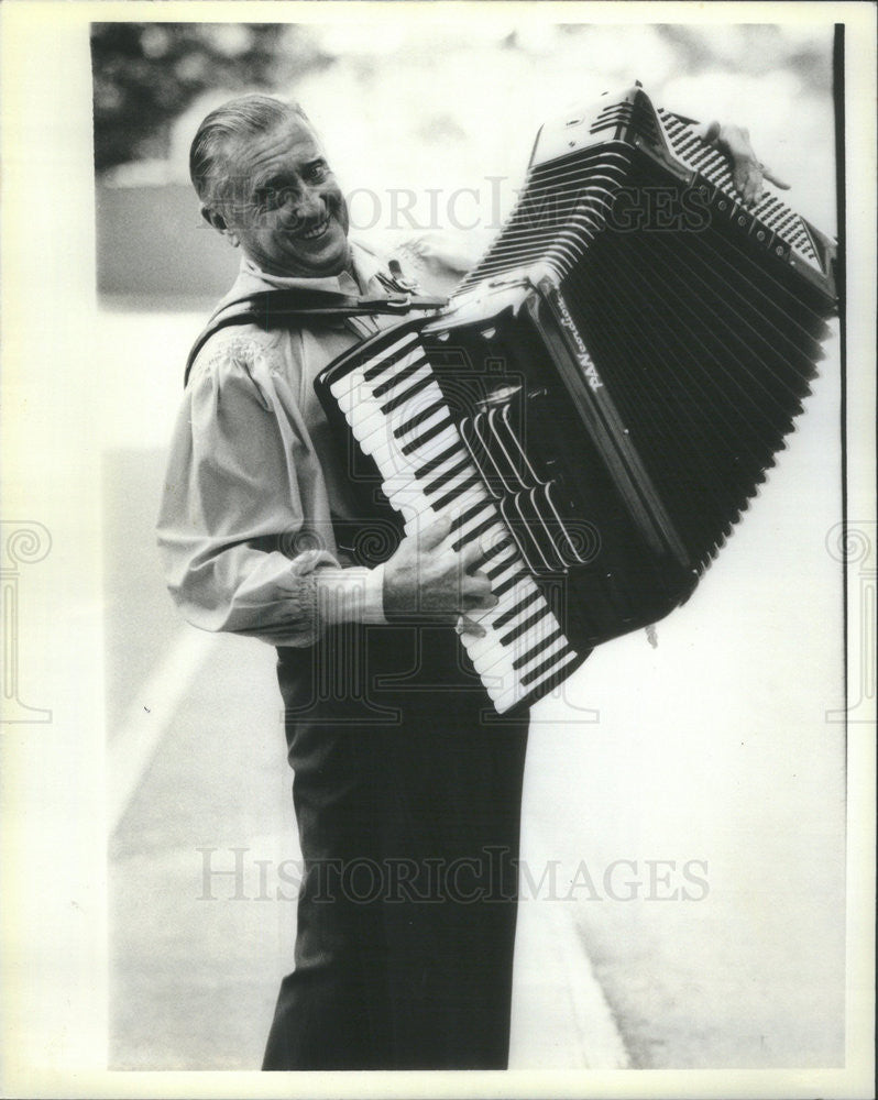 1985 Press Photo Frank Yankovic Plays Downtown Wabash - Historic Images