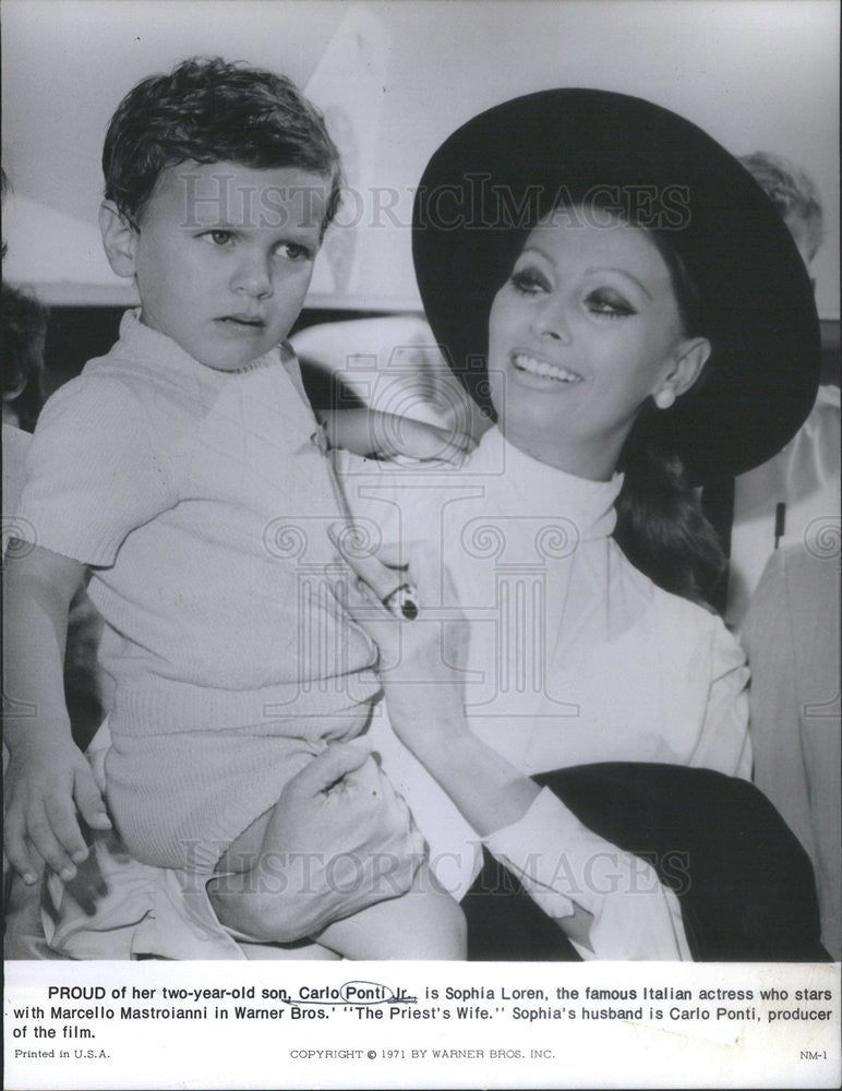 1971 Press Photo Carlon Ponti Sophia Loren Priest&#39;s Wife - Historic Images