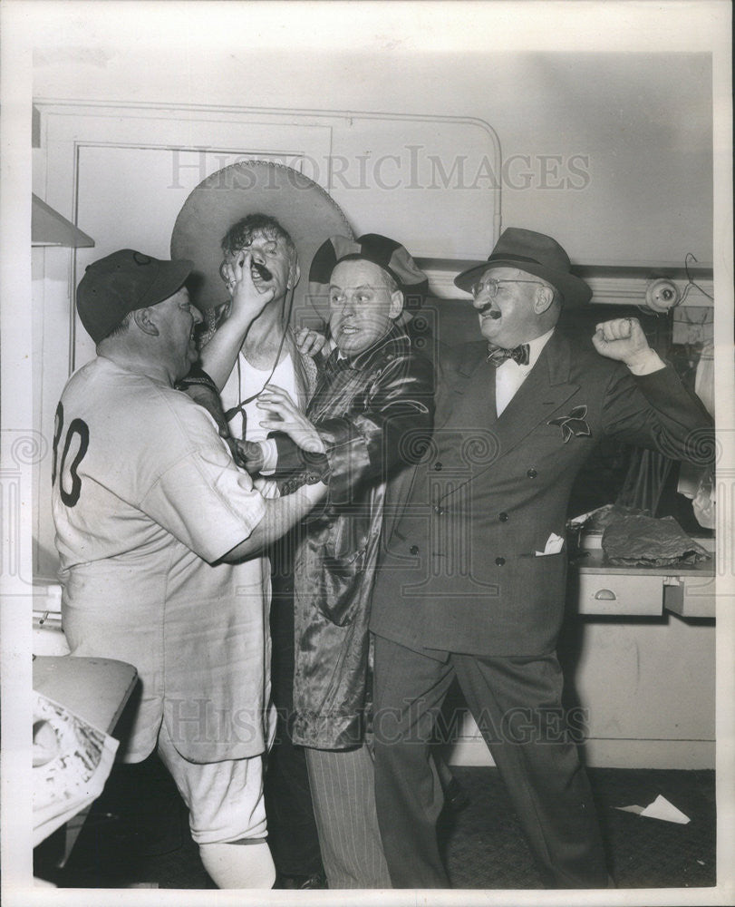 1957 Press Photo Lewis, Grimm, Woodard And Francis Powers In A Comic Fight - Historic Images