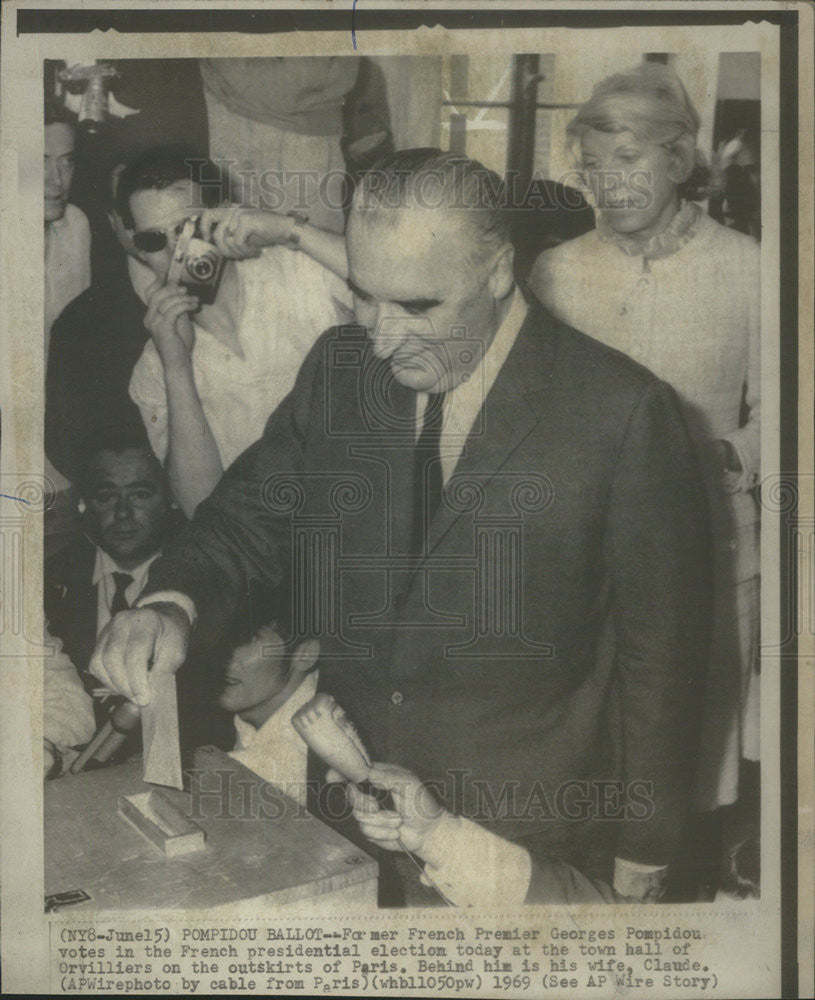 1969 Press Photo Former French Premier Pompidou Voting at Presidential Election - Historic Images