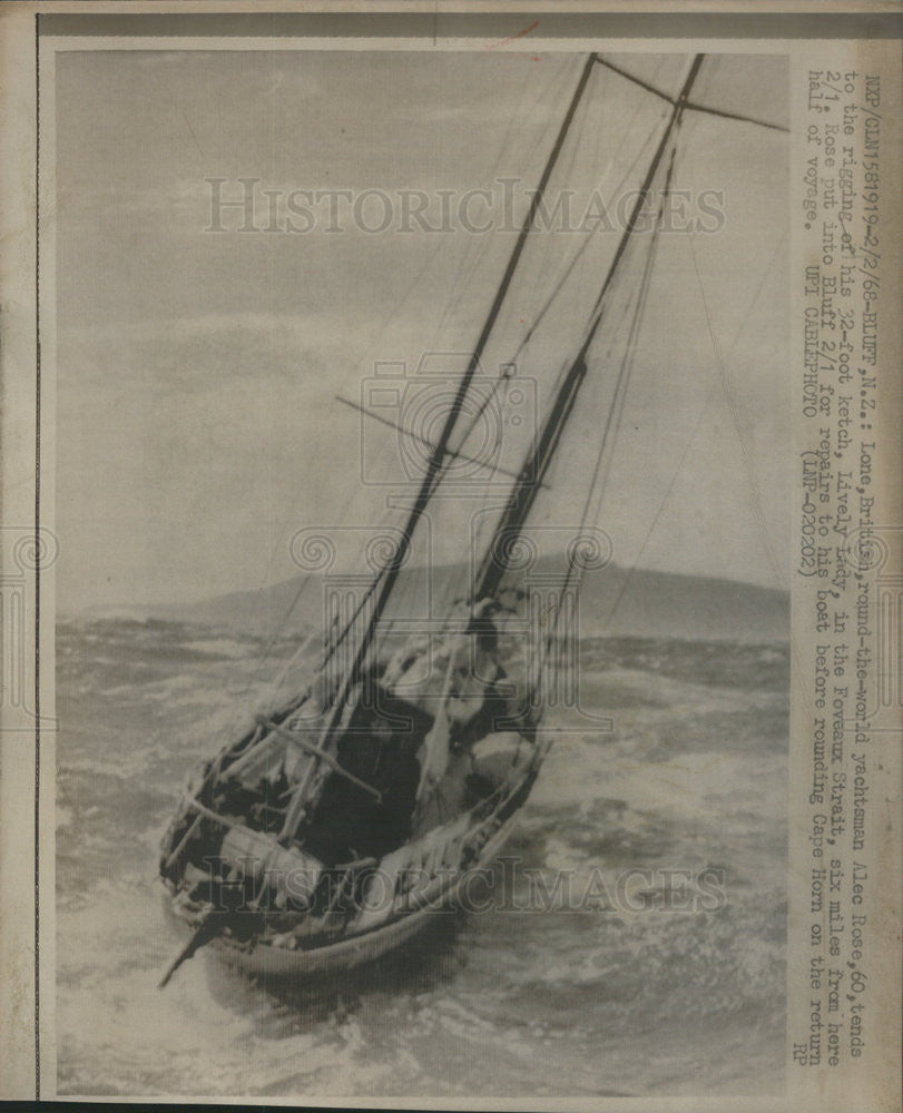 1968 Press Photo Round The World Yachtsman Alec Rose On &quot;Lively Lady&quot; On Ketch - Historic Images