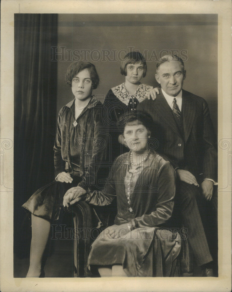 1927 Press Photo Edward Litsinger and family Edwina,Eleanor,Mrs Litsinger - Historic Images