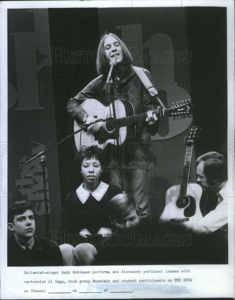 1970 Press Photo Guitarist Andy Robinson and Cartoonist Al Capp on &quot;The Show&quot; - Historic Images