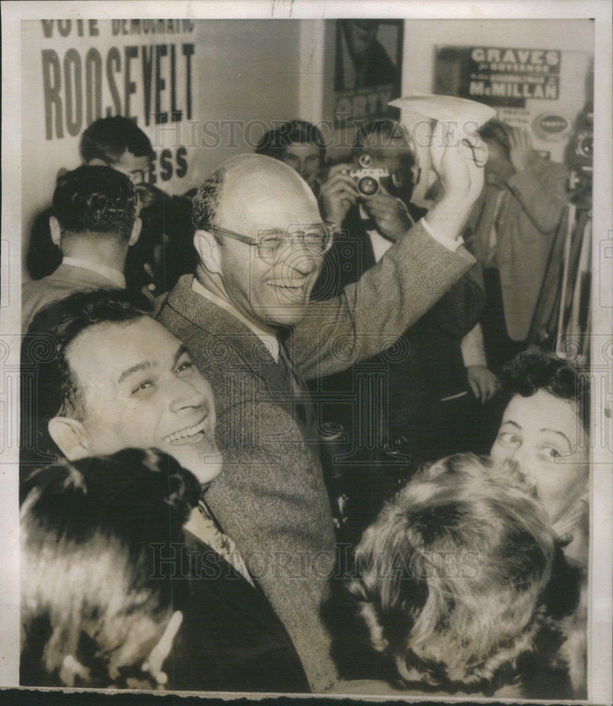 1954 Press Photo James Roosevelt Surrounded by Supporters at his Headquarters - Historic Images