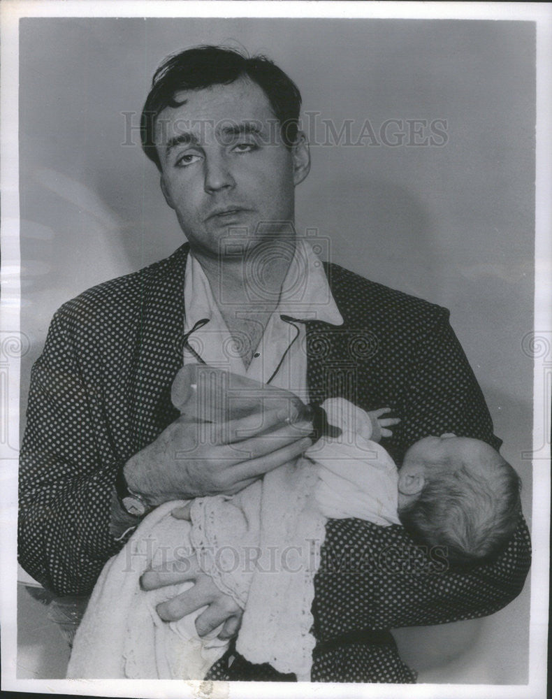 1954 Press Photo Three Steps To Heaven Series Lead Actor Mark Roberts Holds Baby - Historic Images