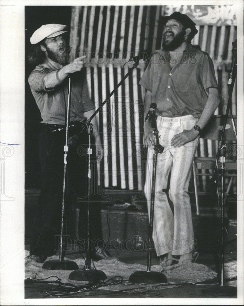 1972 Press Photo Singer John Roberts - Historic Images